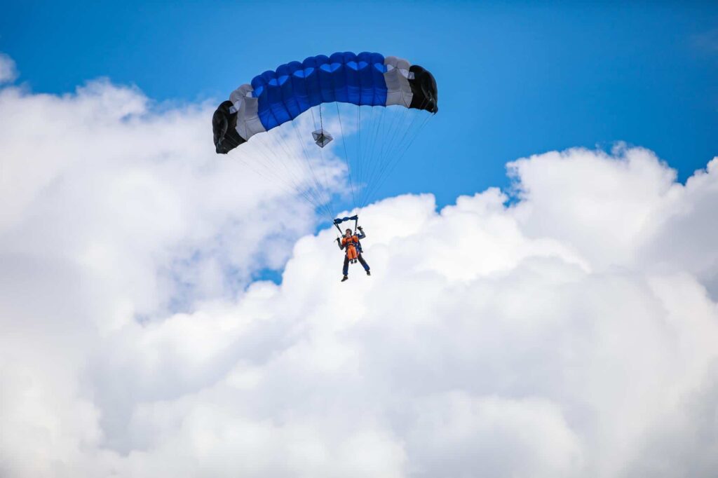 Altura del salto en paracaídas|Paracaídas altura del salto|Altura mínima para el salto en paracaídas