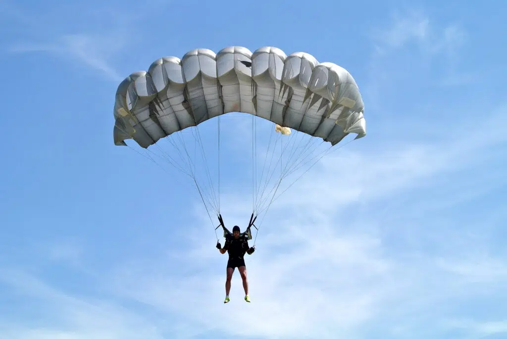 Volando en paracaídas en España