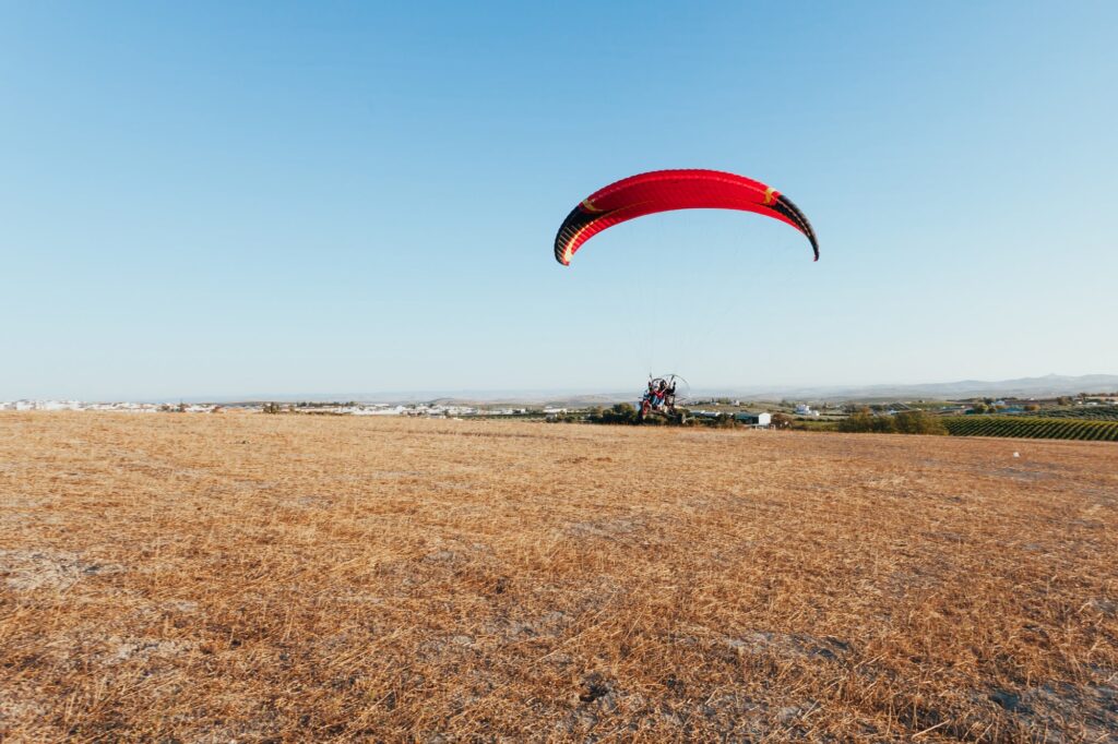 Parapente aterrizando