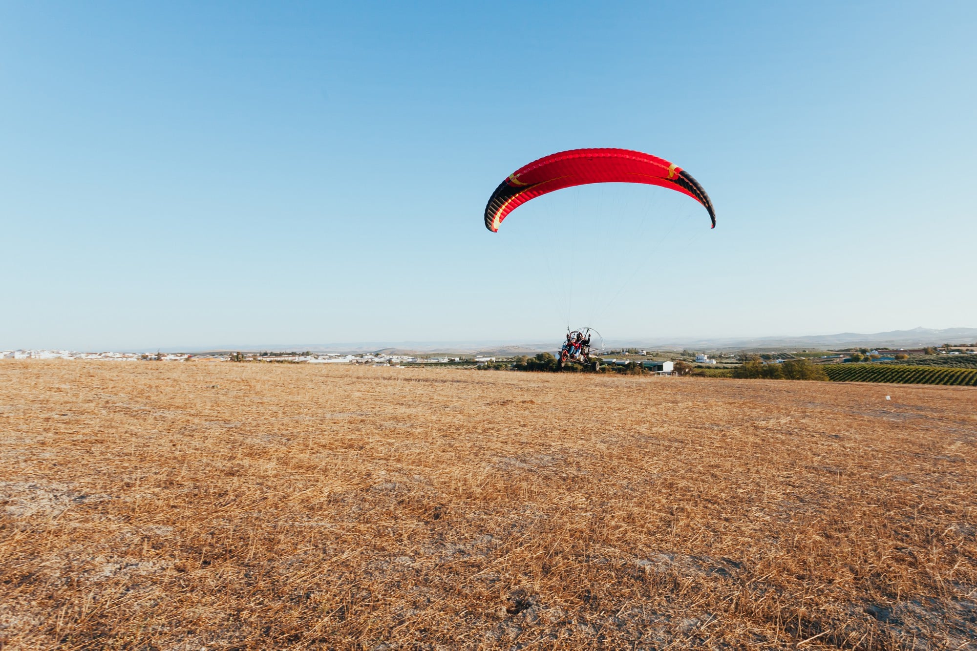 Parapente aterrizando