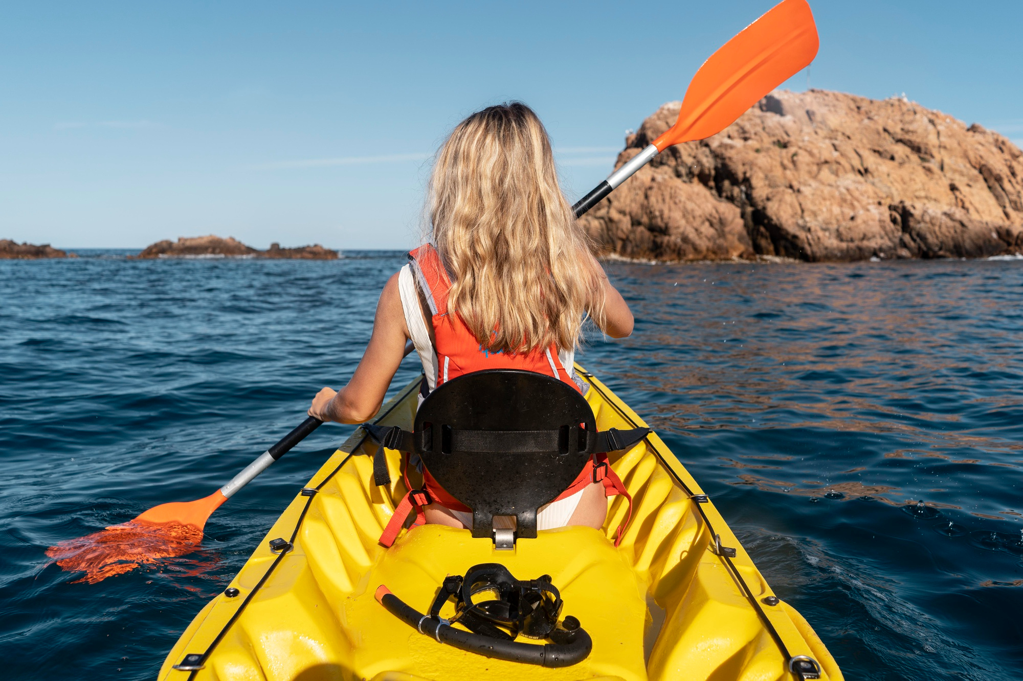 usar chaleco en kayak