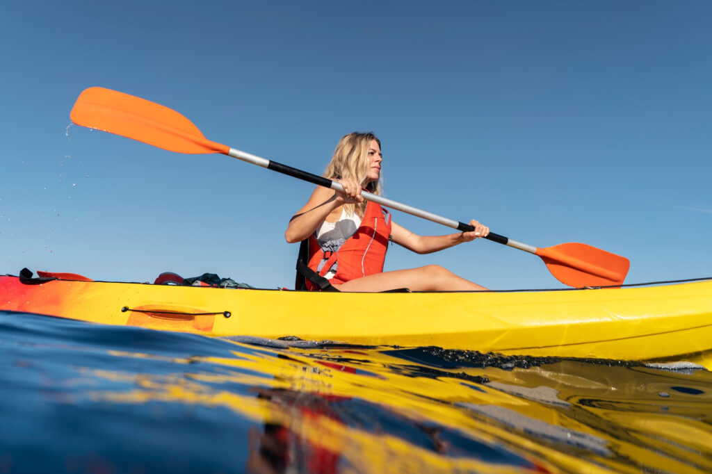 cuando elegir hacer kayak por delante del paddle surf